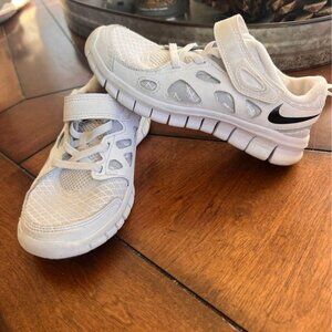 Nike Free Run 2 PS Sneaker Youth 12.5 White Grey Running Shoe